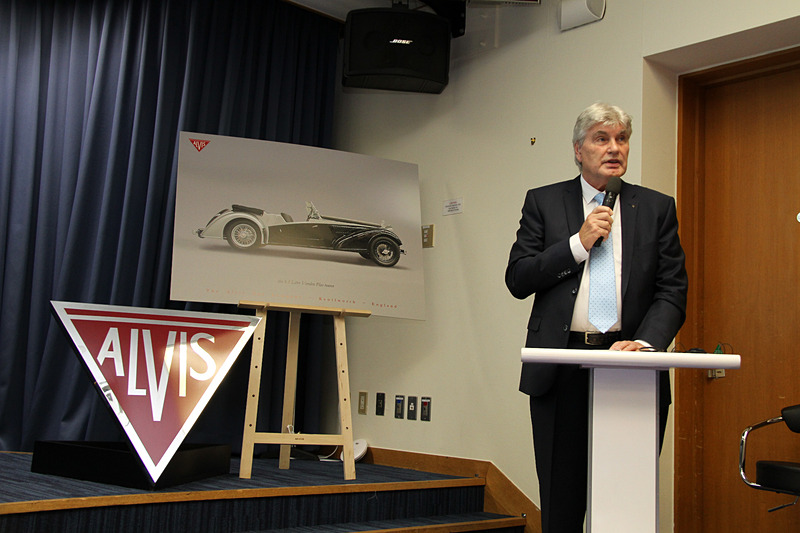 ALVIS 英国本社 会長のアラン・ストート氏