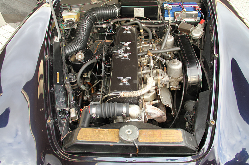 直列6気筒2933ccエンジンは最高出力150HPを発生