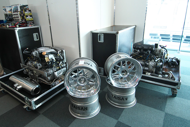 パーツやグッズなども出品される