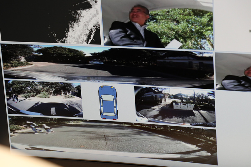 動植物公園内の通路は幅が広いが、土曜日ということもあって多くの来場者が歩いており、園内の植物などを整備する作業用の車両も時折走っていた。しかし、エスティマ自動運転車とMileeは影響を受けることなく、順調に走行を続けていく