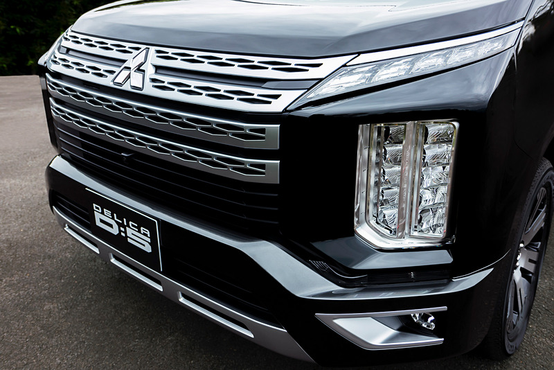 新世代のフロントデザインコンセプト「ダイナミックシールド」やマルチLEDヘッドライトを採用