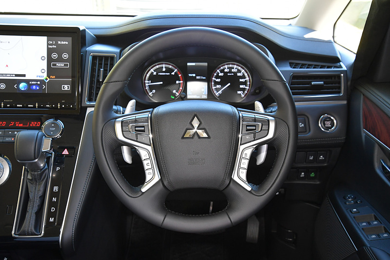 パワーステアリングはこれまでのラック＆ピニオン式からデュアルピニオン式に変更