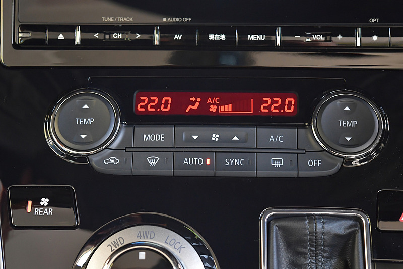 左右独立温度コントロール式フルオートエアコン（クリーンフィルター付）を全車標準装備