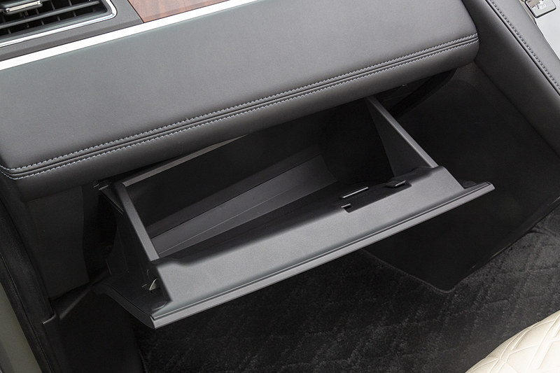 助手席前にはグローブボックス