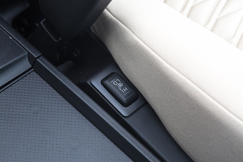 G-Power Package以上の運転席および助手席にはシートヒーターが標準