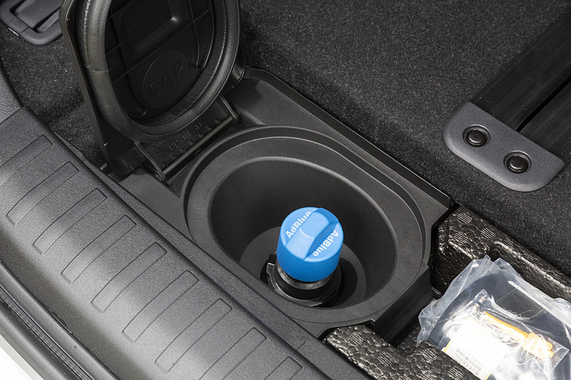 AdBlueのタンクもここに