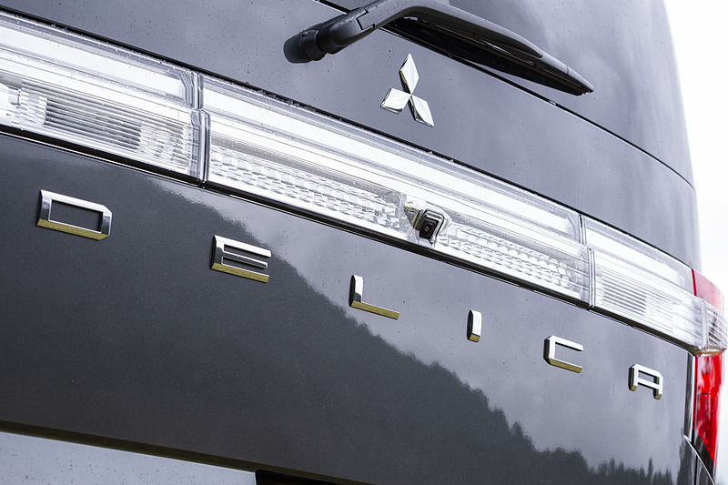 リアガーニッシュはクリアタイプに