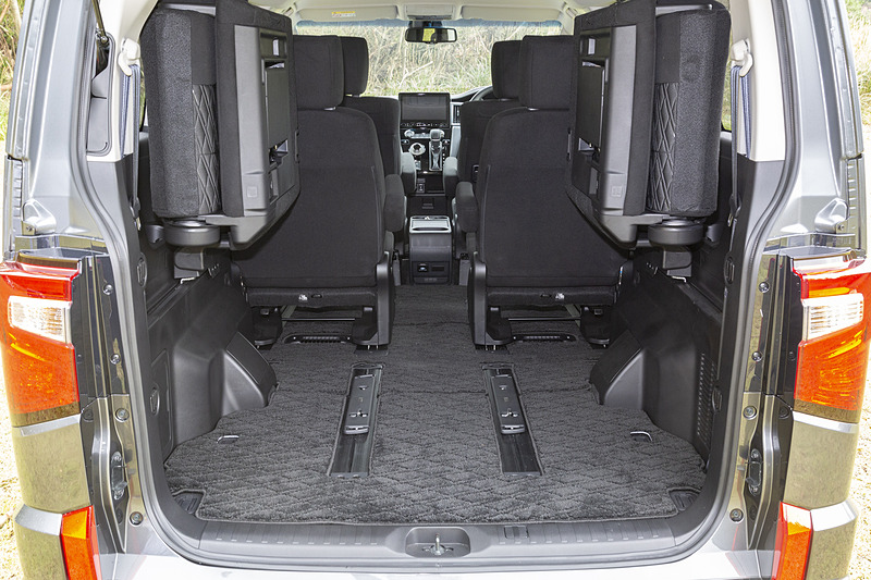 7名乗車モデルのラゲッジアレンジ