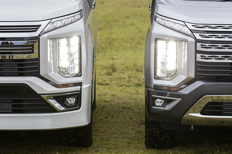 ライトの点灯パターン。左がアーバンギア、右が標準車