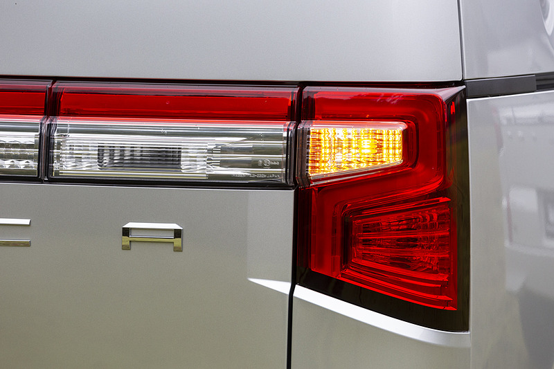 リアコンビネーションランプの点灯パターン（標準車）