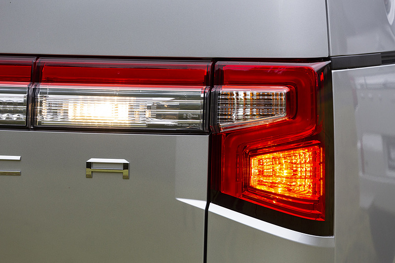 リアコンビネーションランプの点灯パターン（標準車）