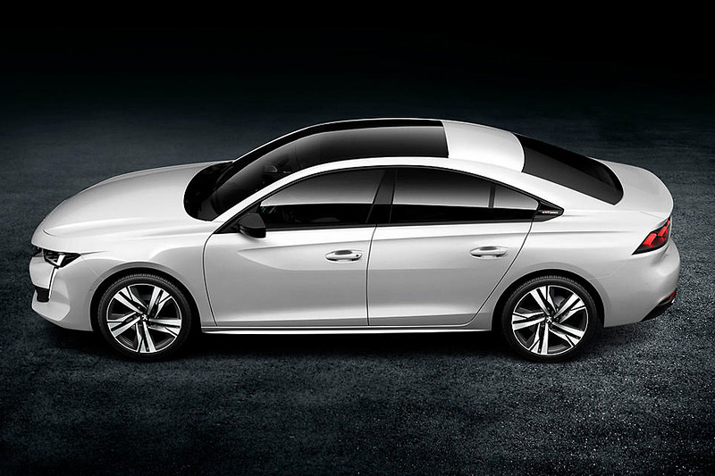 ボディサイズは4750×1847×1404mm（全長×全幅×全高）でホイールベースは2793mm（それぞれ欧州参考値）。新世代プラットフォーム「EMP2」を採用し、キャビンとラゲッジスペースを連続させた「4ドアファストバック」のボディとなっている