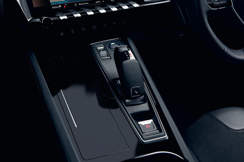 ガングリップタイプのシフトセレクターを用いる8速AT「EAT8」