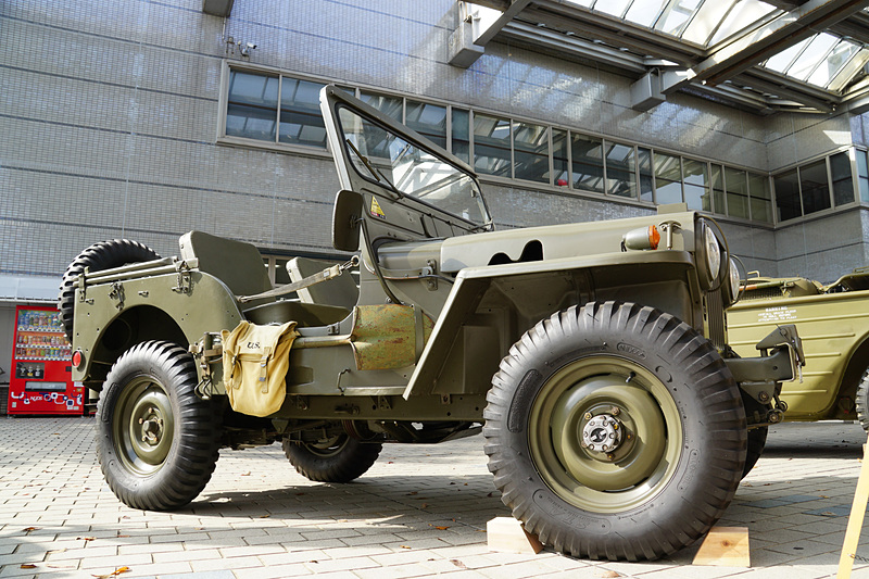 一般社団法人日本ミリタリーヴィークル協会の協力により「M561 ガマゴート」「フォード GPA 水陸両用車」などの5台の軍用車両が展示された