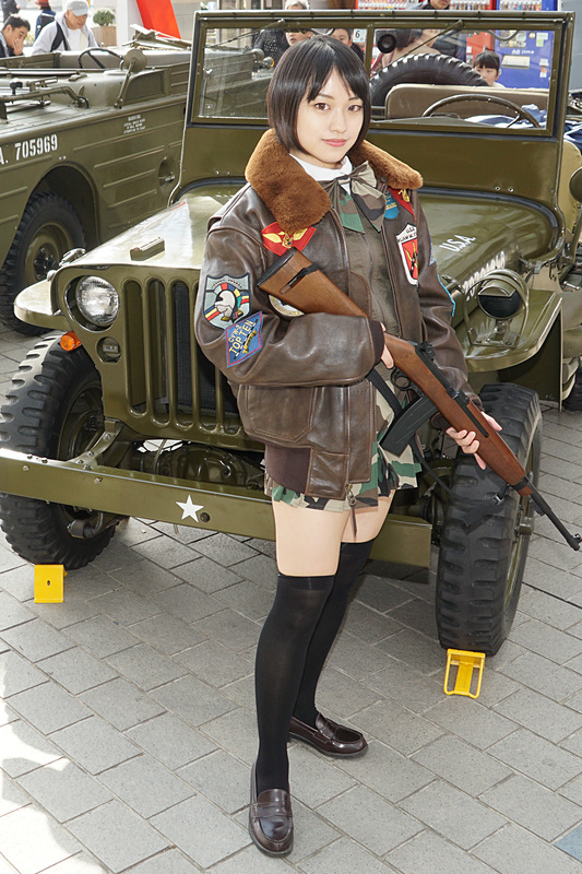 軍用車とモデルのかざりさんの撮影会