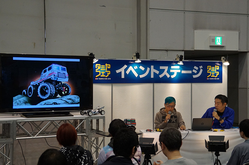 やまざきたかゆき氏のトークショーでは、RC新製品「ダイナヘッド6×6」のデザインに込められた意図やポイントなどが語られた