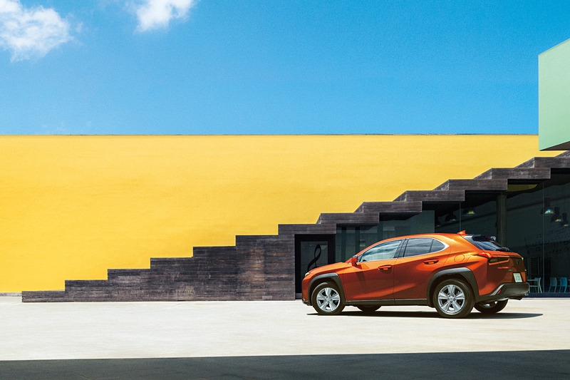 新型UXはガソリンモデルは2WD（FF）のみの展開。ハイブリッドモデルは2WD（FF）と4WD（E-Four）を各グレードで用意