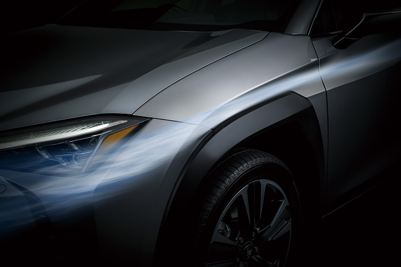 整流効果の高い形状を採用した「エアロスタビライジングアーチモール」