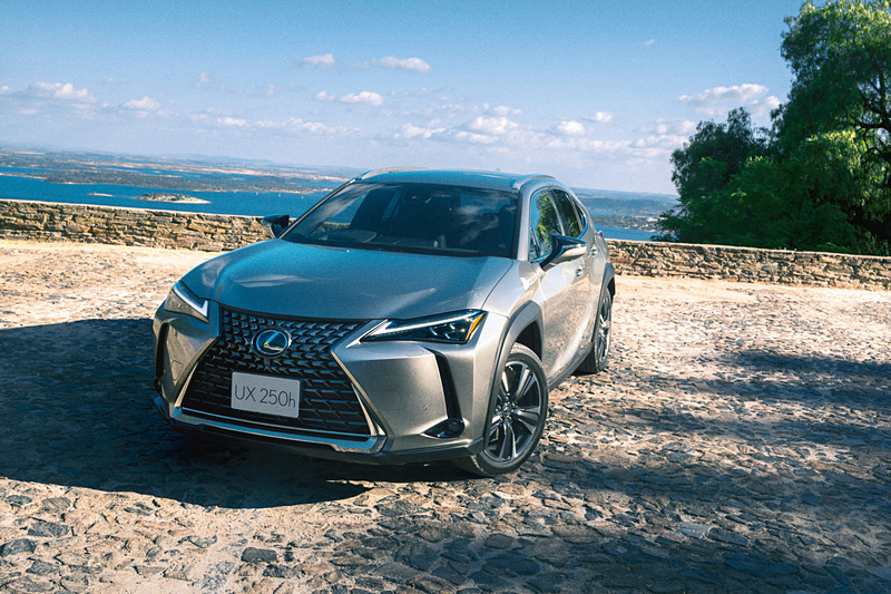 新型コンパクトクロスオーバー「UX」