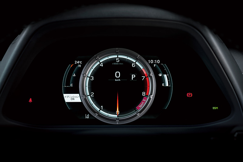 F SPORTのインテリアでは専用スポーツシートが備わるほか、アルミ製スポーツペダル、パドルシフトや、専用の本革ステアリング、8インチTFT液晶式メーターなどを装備