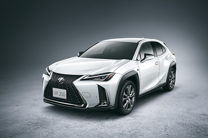 新型UXのボディサイズは4495×1840×1540mm（全長×全幅×全高）、ホイールベースは2640mm