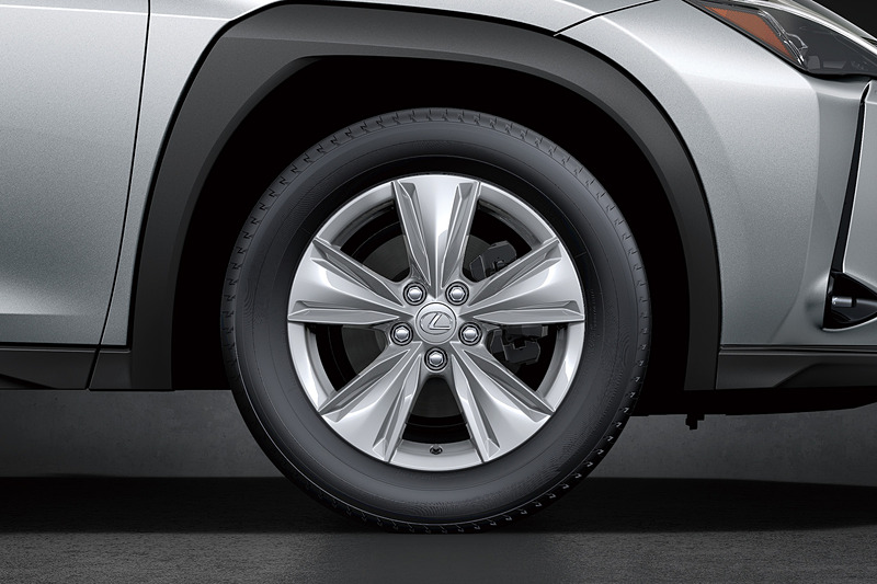 250h、200、version Cに標準装備される17インチエアロベンチレーティングアルミホイール（シルバーメタリック塗装）