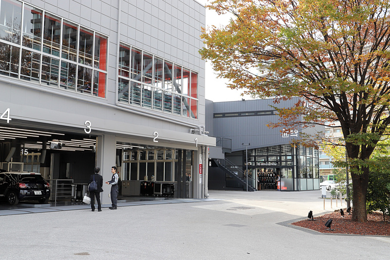 サービスフロントとピット