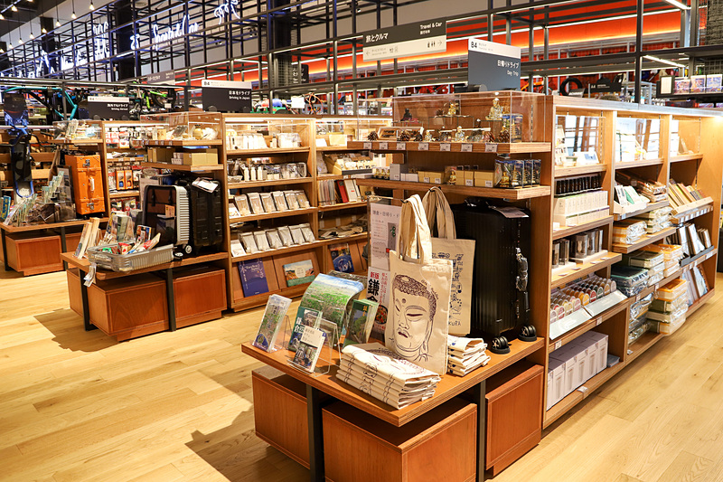 カー用品だけでなく、ドライブに役立つアイテムも取り扱う