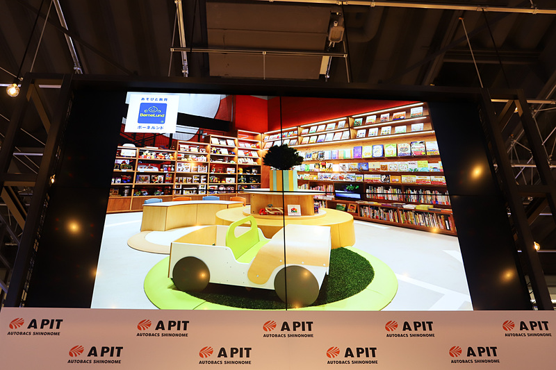 女性に来店してもらうため、ボーネルンドプロデュースのキッズコーナーを設置