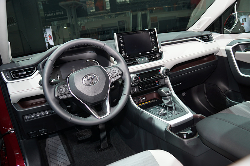 新型RAV4のインテリア