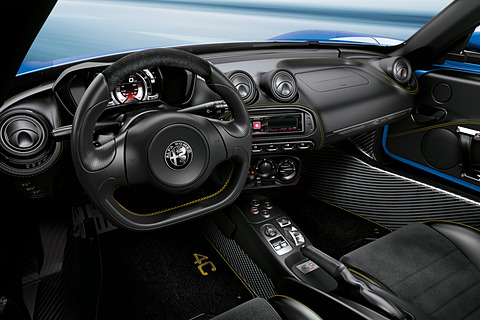 アルファ ロメオ、専用ボディカラーなど特別装備の限定車「4C