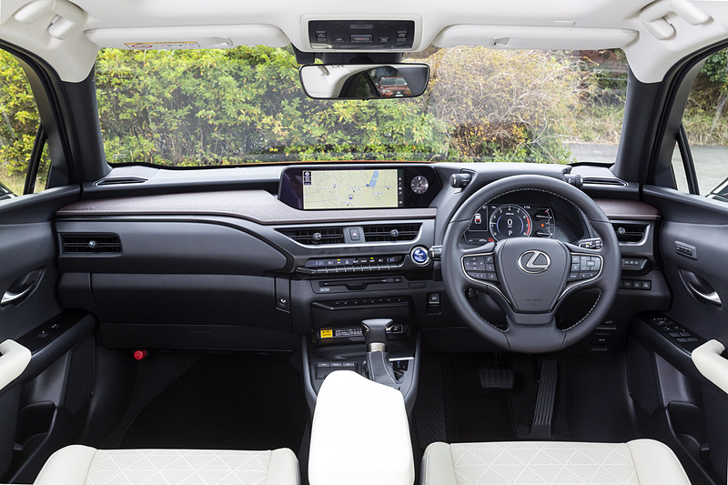 撮影車両の内装色は“version L”専用のリッチクリーム