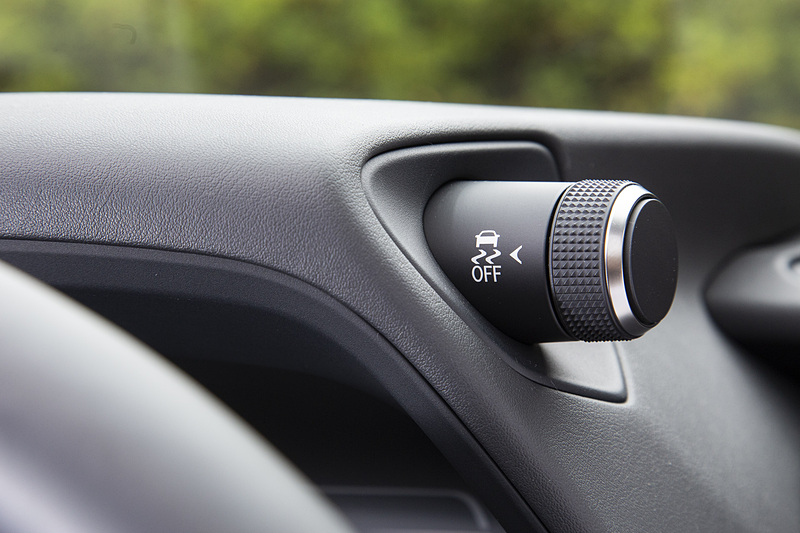 右側のサテライトスイッチはVSC用