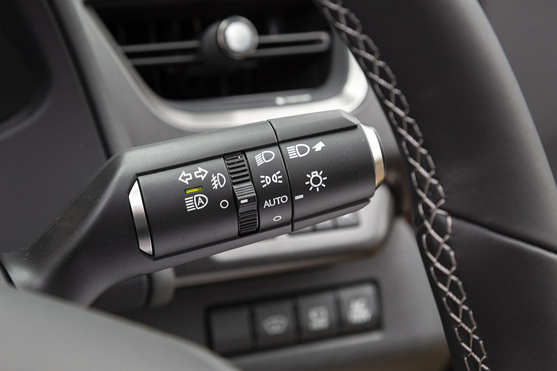 右レバーはライト関連とウインカー