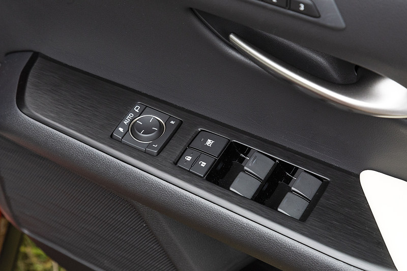 ドアミラーとパワーウィンドウスイッチ