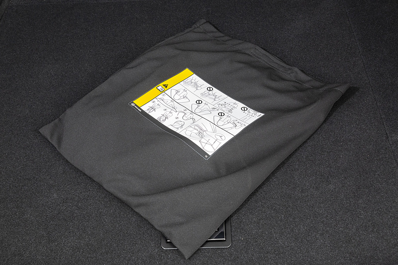 折り畳み式の簡易トノカバーを装備