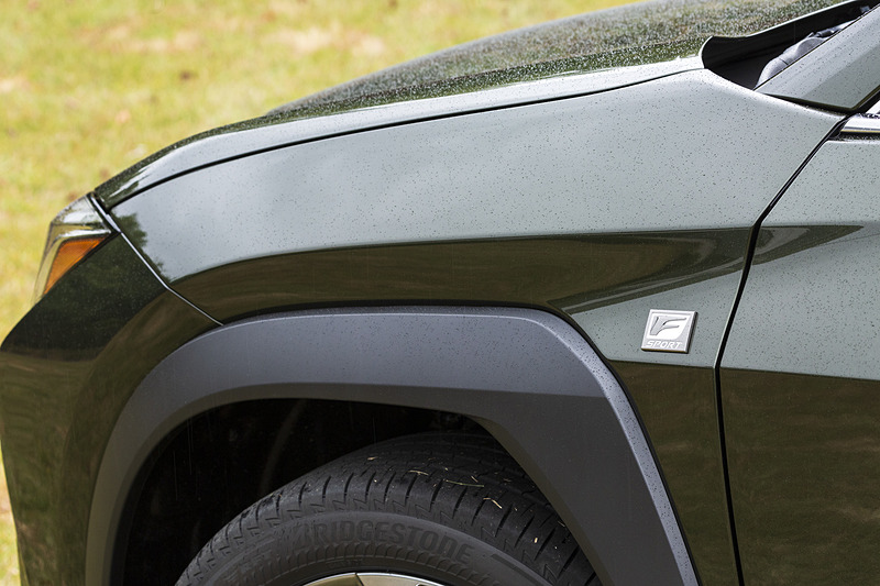 フェンダーにもバッヂが付く