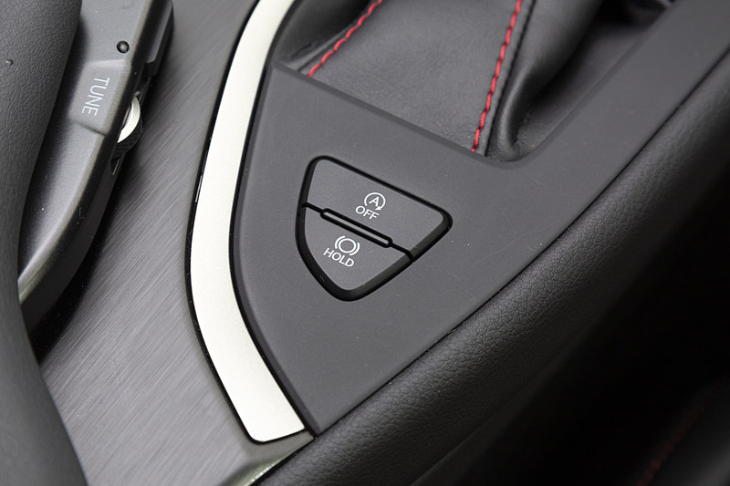 ガソリンエンジン車はEVスイッチではなくアイドリングストップのスイッチに