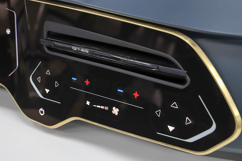 タッチパネル式のボタンとなり、押すと触感が返ってくる