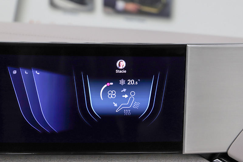 助手席側のディスプレイ