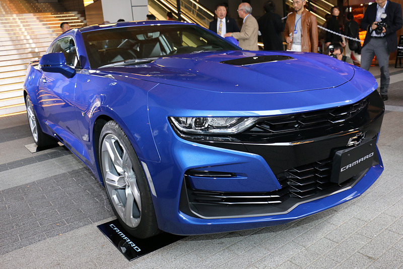 カマロ SSのボディサイズは4785×1900×1345mm（全長×全幅×全高）でホイールベースは2810mm。車両重量は1710kg