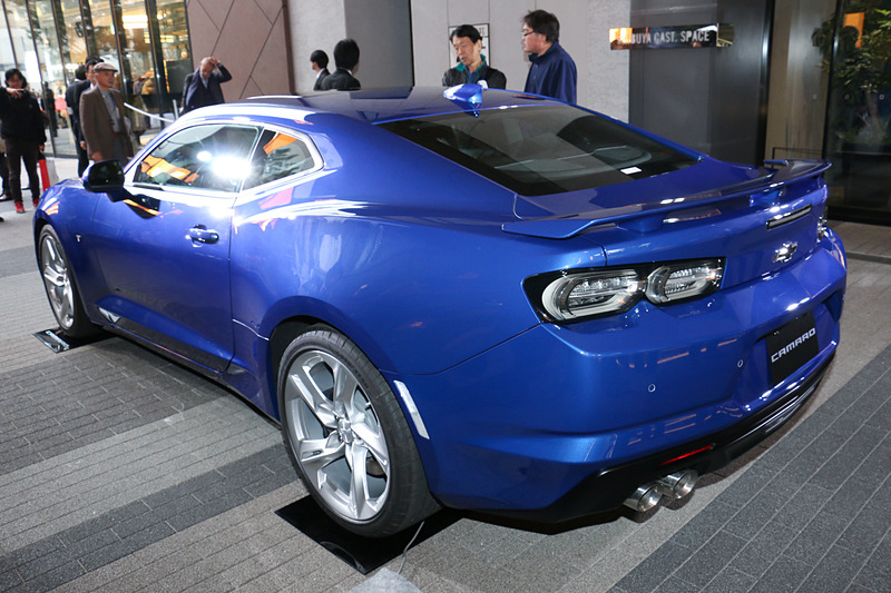 カマロ SSのボディサイズは4785×1900×1345mm（全長×全幅×全高）でホイールベースは2810mm。車両重量は1710kg