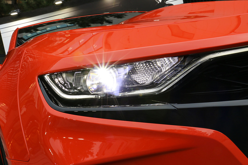 LEDヘッドライト＆LEDシグネチャーランプを全車標準装備