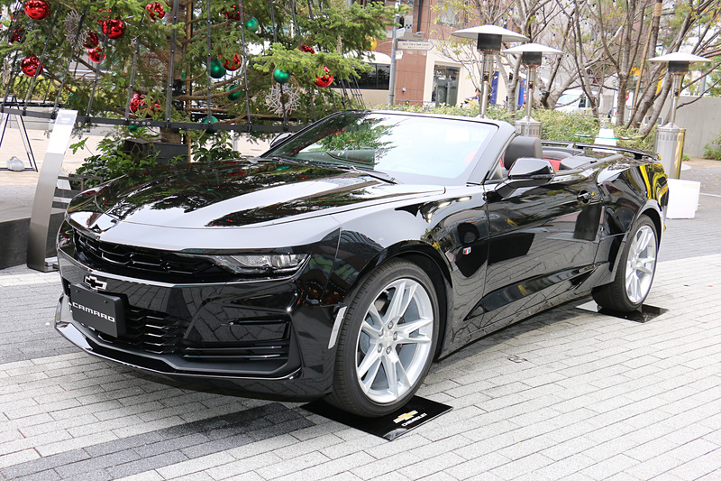 カマロ コンバーチブルのボディサイズは4785×1900×1350mm（全長×全幅×全高）でホイールベースは2810mm。車両重量は1680kg