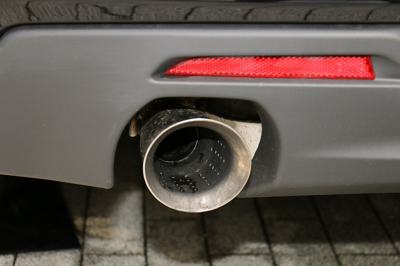 マフラーエンドは両側から1本ずつ出るタイプ