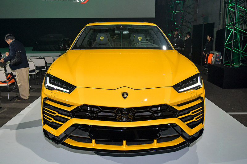 最高出力478kW（650HP）/6000rpm、最大トルク850Nm/2250-4500rpmを発生するV型8気筒 4.0リッターツインターボエンジンを搭載