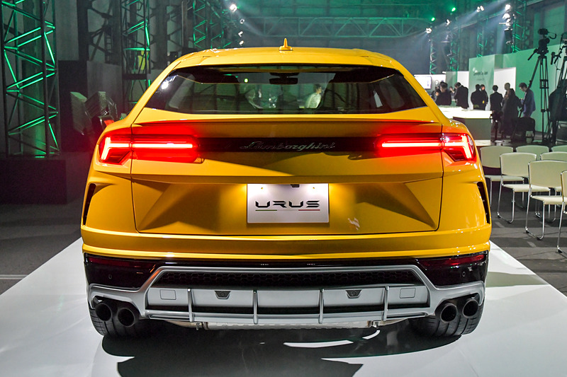 最高出力478kW（650HP）/6000rpm、最大トルク850Nm/2250-4500rpmを発生するV型8気筒 4.0リッターツインターボエンジンを搭載