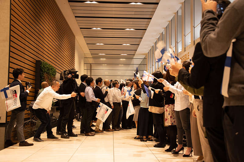 名古屋オフィスで行なわれたお祝いセレモニーに入場するTOYOTA GAZOO Racing WRTのドライバーたち