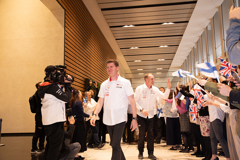 名古屋オフィスで行なわれたお祝いセレモニーに入場するTOYOTA GAZOO Racing WRTのドライバーたち