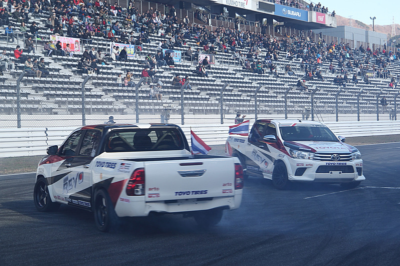 ホームストレートで行なわれた「ドリフトエクストリーム」